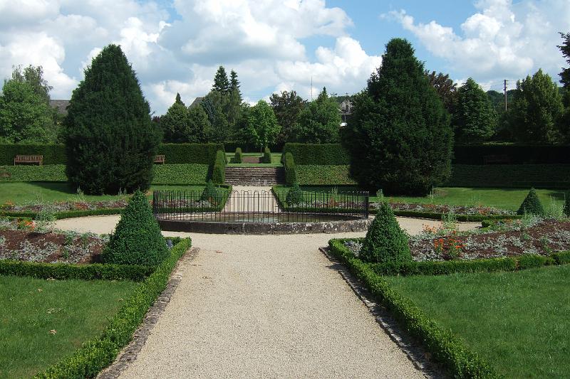 3-3-11 Barockgarten in Perl.JPG - Nach der Ankunft am Etappenziel promenieren wir im Perler Barockgarten